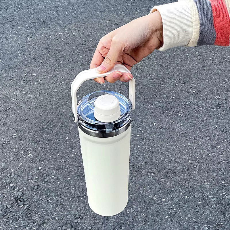VRIUKNT Isolierte Wasserflasche mit Magnetdeckel und Griff in Braun und Weiß, 800 ml - Bild 3