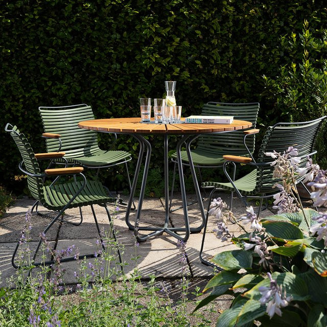 Houe Gartensitzgarnitur Set aus Bambus mit 4 Sesseln Click und CIRCLE Gartentisch in Olive Green, Tisch Durchmesser: 110 cm - Bild 1