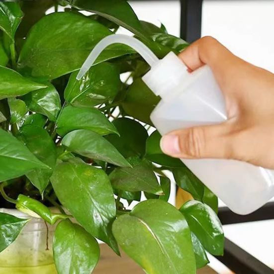 Yousheng Squeeze Gießflasche aus Kunststoff mit Skala und langer gebogener Düse, transparent, 1000 ml - Bild 6