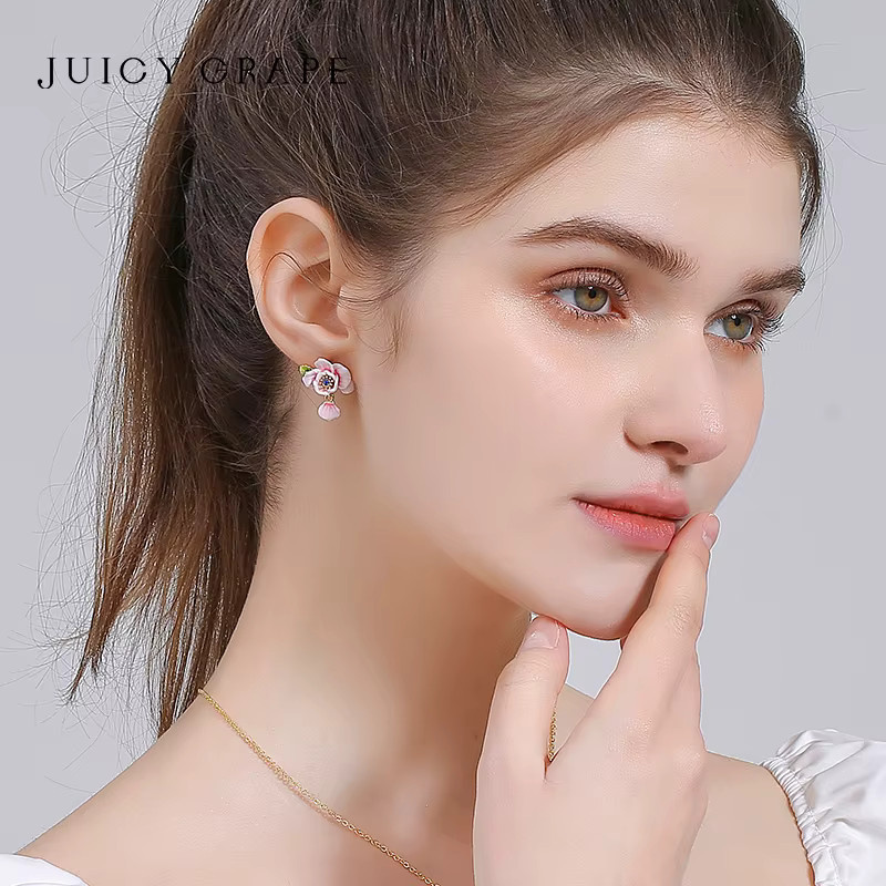 Juicy Grape Rosenquasten-Ohrringe, 18 Karat vergoldet, rosa Emaille, Clip-Ons - Bild 2
