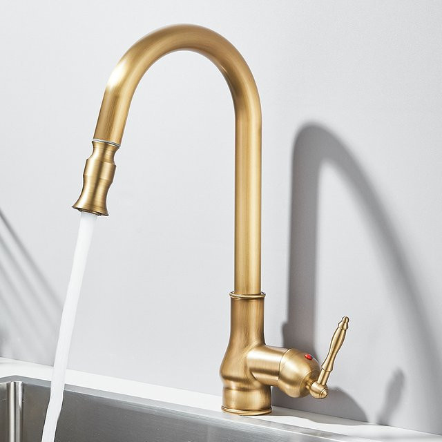 Quyanre Küchenarmatur aus Messing in Gold und Antique Brass mit ausziehbarem Sprühkopf und Einhandmischer für Warm- und Kaltwasser - Bild 1