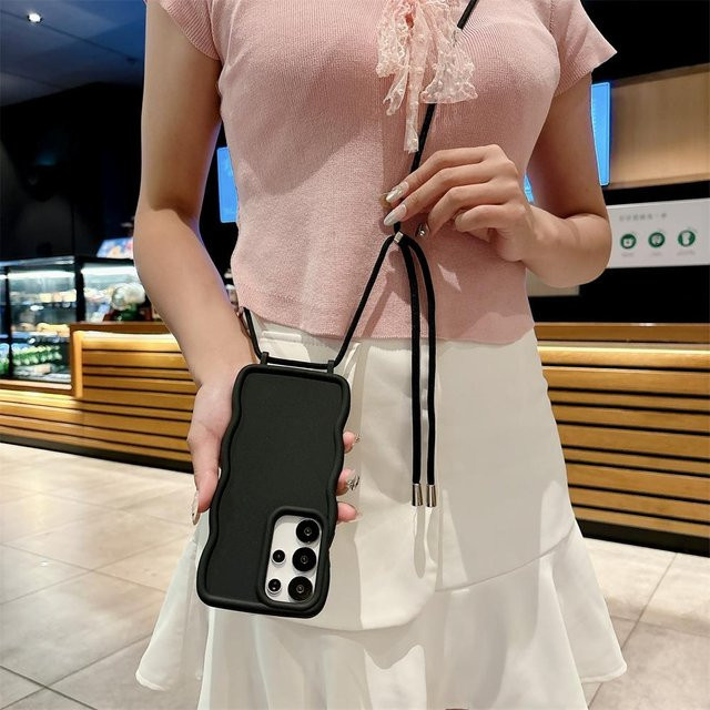 Samsung Handyhülle aus weichem Silikon mit Lanyard für Galaxy S25, S24 Plus und S24 Ultra in Schwarz - Bild 1