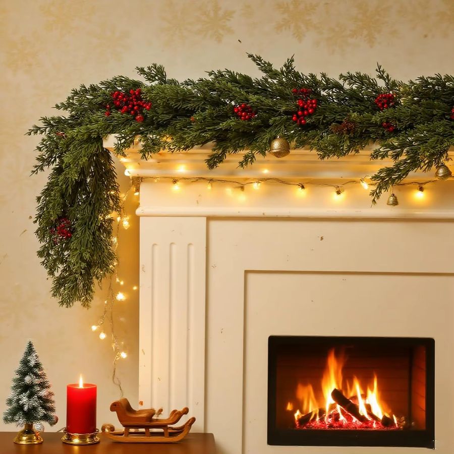 Künstliche Weihnachts-Girlande aus Zypresse, Kiefer und Rattan in Armeegrün als hängendes Dekor für Home und Outdoor - Bild 2