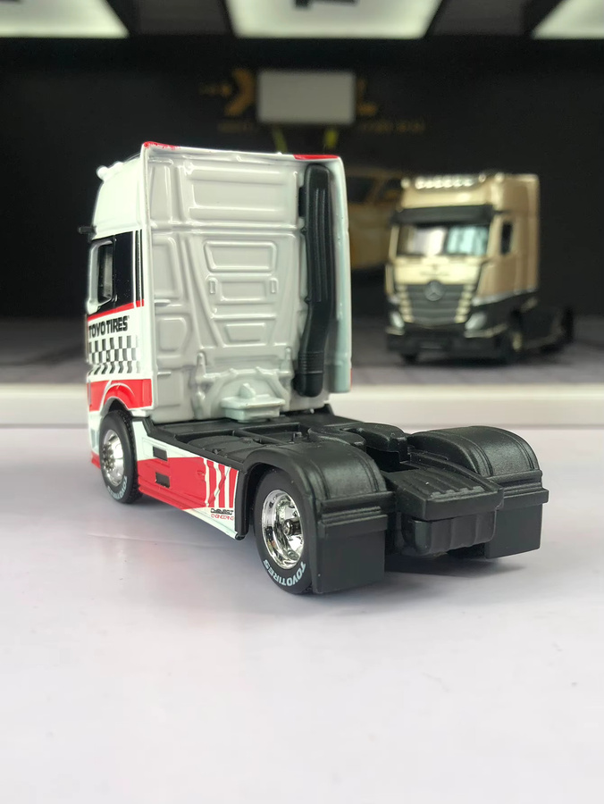 Maisto Mercedes-Benz Actros 1851 Modellauto, 1:64, Metall - Bild 3