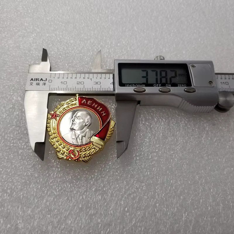 Sowjetischer Orden der Lenin-Militärmedaille als CCCP-Abzeichen in Gold und Antik-Optik aus Metall - Bild 2