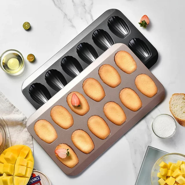AJOYOUS Madeleine-Pfanne mit 12 Muschelformen und Ölpinsel, antihaftbeschichtetes Backblech in Schwarz - Bild 1