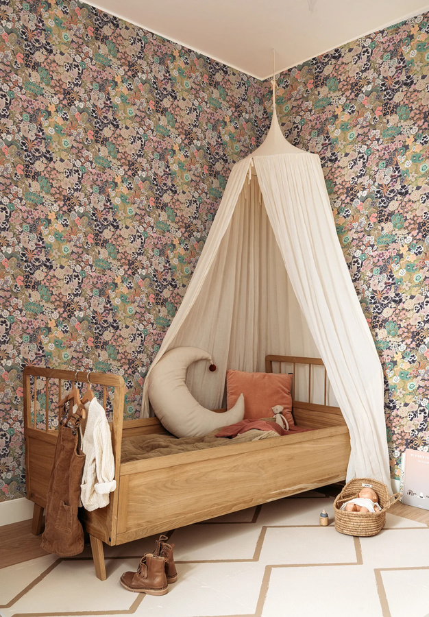 Isidore Leroy Tapete Champs Fleuris in Bois de rose mit floralem Vintage-Design und botanischem Muster - Bild 3