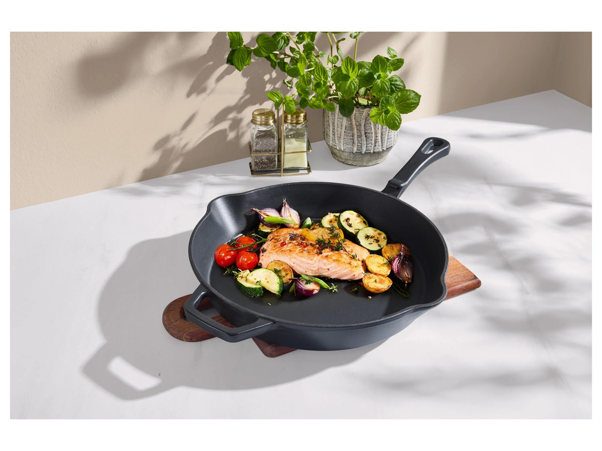 SILVERCREST® Emaille-Gusseisenpfanne in Schwarz mit Ø 30 cm - Bild 2