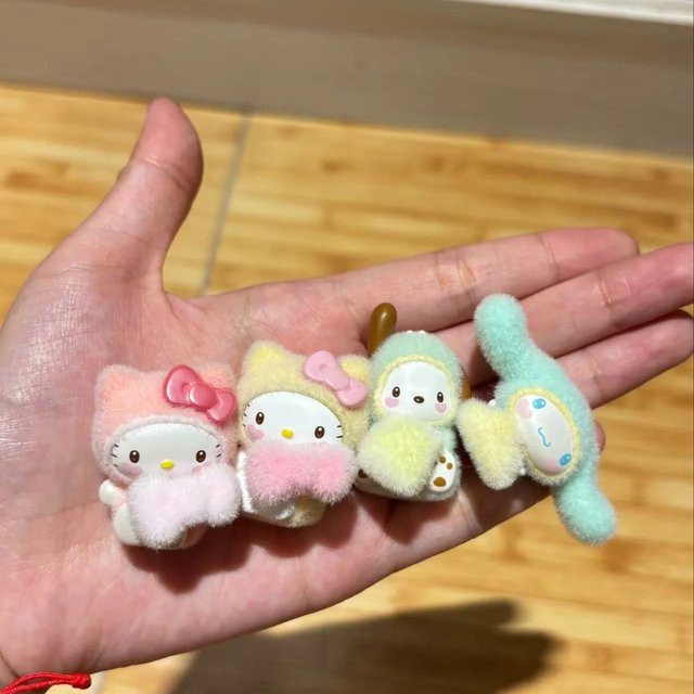 Sanrio Pelzige Kleine Baby Serie, Blind Box Spielzeug, Plüsch / Textil, Bunt / Mehrfarbig - Bild 1