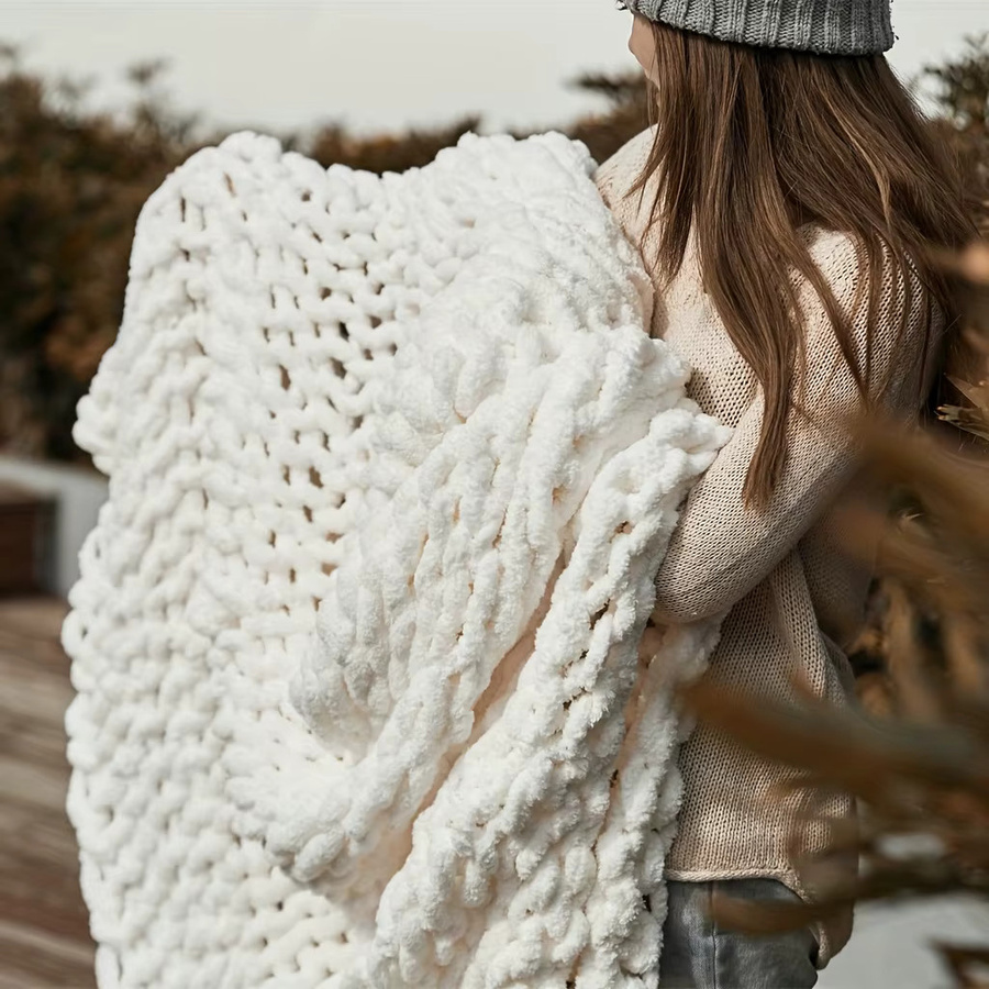 Handgemachte Chenille Strickdecke von Evich in Hygge-Optik für Erwachsene - Bild 3