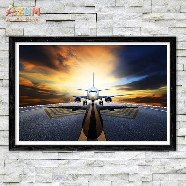 AZNM Leinwand-Wandkunst Kommerzielles Flugzeug auf der Landebahn bei Sonnenuntergang, ungerahmtes Luftfahrt-Reisefotografie-Poster in Multicolour - Bild 1