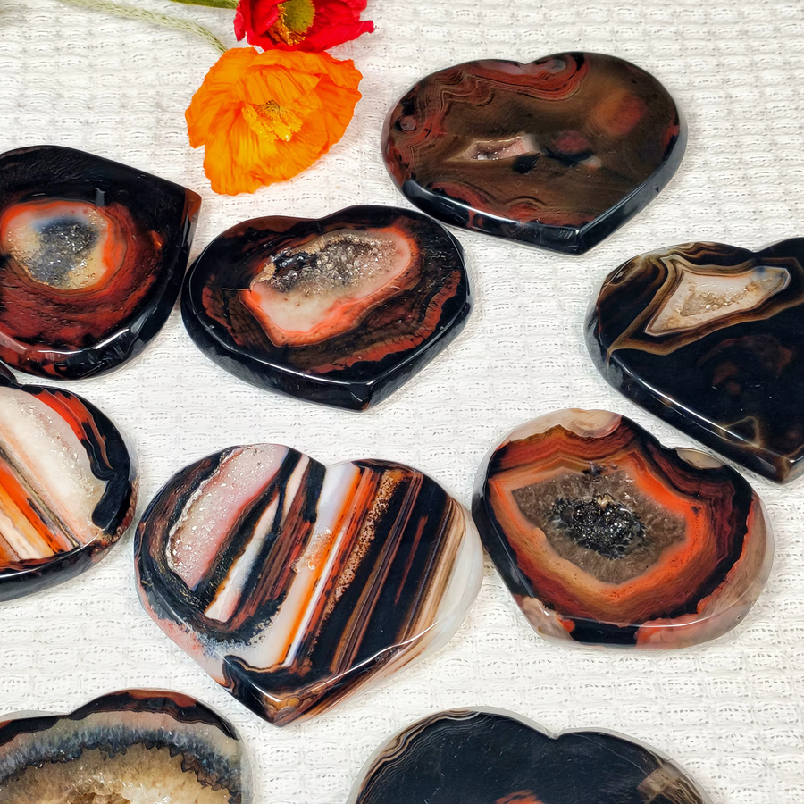 CrystalHola Spitzen-Achat-Geode in Herzform, rot und schwarz, als Dekoration und Zubehör für DIY-Schmuckherstellung - Bild 4