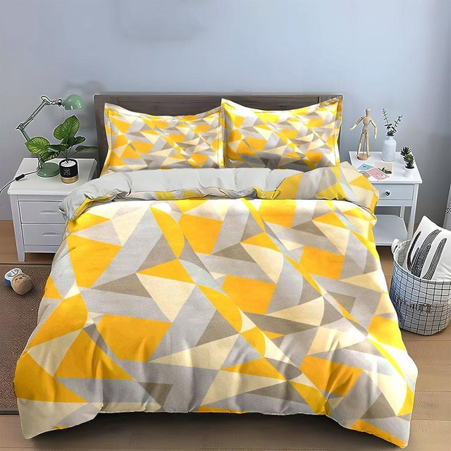 Drei-teiliges Bettwäsche-Set mit geometrischem Muster in Gelb, bestehend aus Bettbezug und Kissenbezügen aus Mikrofaser, B/H: 140 x 210 cm - Bild 1