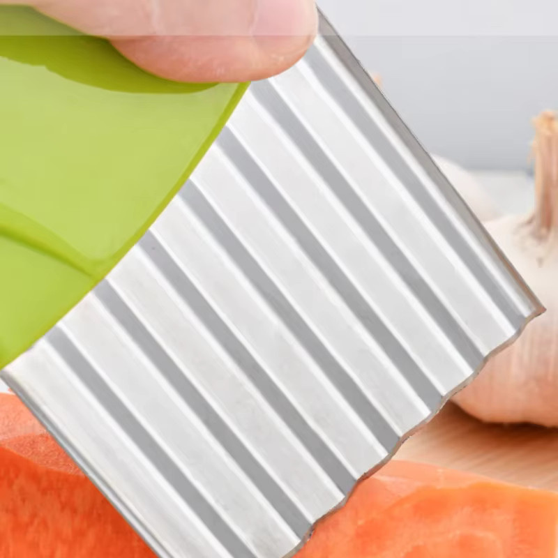 Edelstahl Crinkle-Schneidewerkzeug für gewellte Kartoffelchips und Gemüse in Gelb und Silber - Bild 2