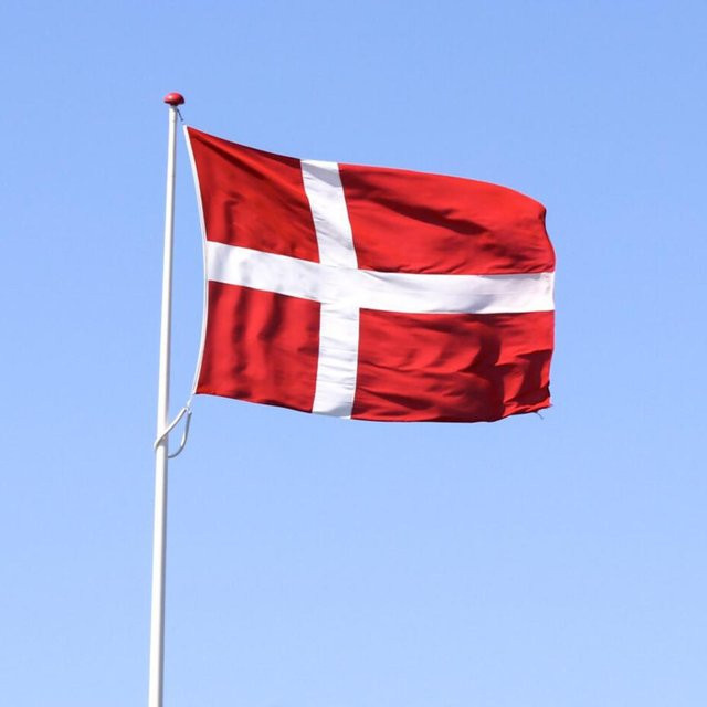 Dekorativer Wandteppich mit dänischer Flagge von Femme Couture in Rot, Breite: 90 cm, Höhe: 150 cm - Bild 1