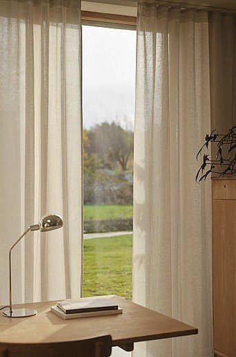 Jotex Vorhang Set aus Leinenmischung in Beige und Weiß, semi-transparent, 2er-Pack, Breite: 140 cm - Bild 1