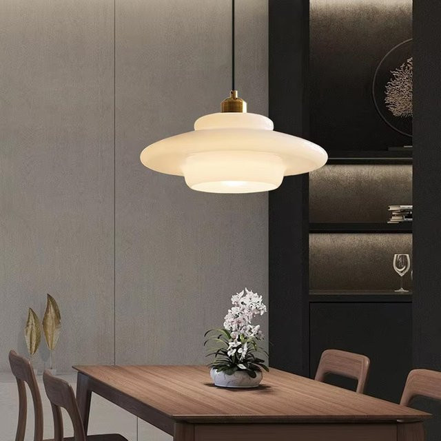 Vintage Glas Pendelleuchte DARHYN in Weiß und Bernstein mit warmem Licht für Esszimmer, Restaurant oder Café - Bild 1