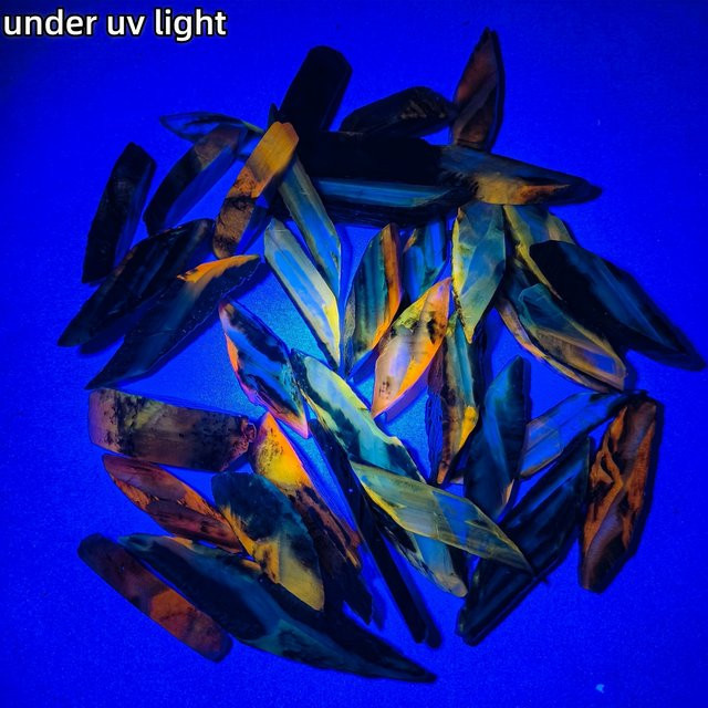 CrystalHola Nepalesischer fluoreszierender Gipsstein in Weidenblattform zur Heimdekoration - Bild 1