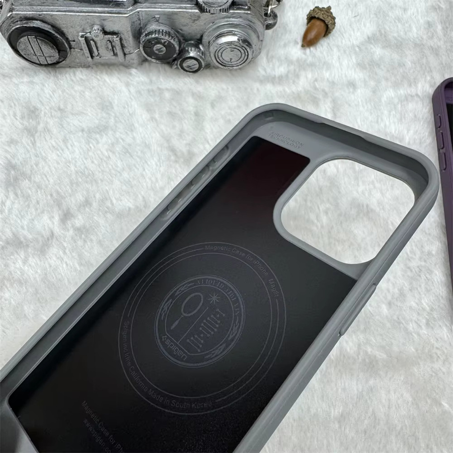Spigen Magnetische Soft-Hülle aus TPU in Schwarz für iPhone 12 bis iPhone 18 Pro Max mit MagSafe Wireless Charging Unterstützung - Bild 2