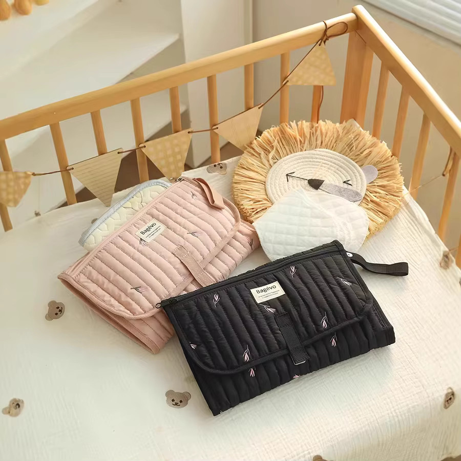 Gesteppte Tulpen-Wickelunterlage für Babys, tragbare und wasserdichte Reise-Wickelmatte inklusive Aufbewahrungsbeutel - Bild 3