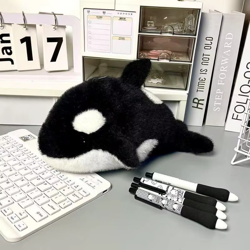 Plüsch Etui mit Cartoon Wal Design als Schreibwaren Tasche für Schule und Büro in Schwarz - Bild 4