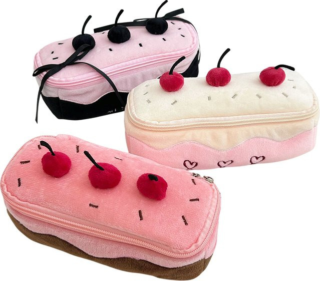 Plüsch-Federmäppchen mit Kirschkuchen-Motiv in Weiß und Pink für deinen Schulbedarf - Bild 1