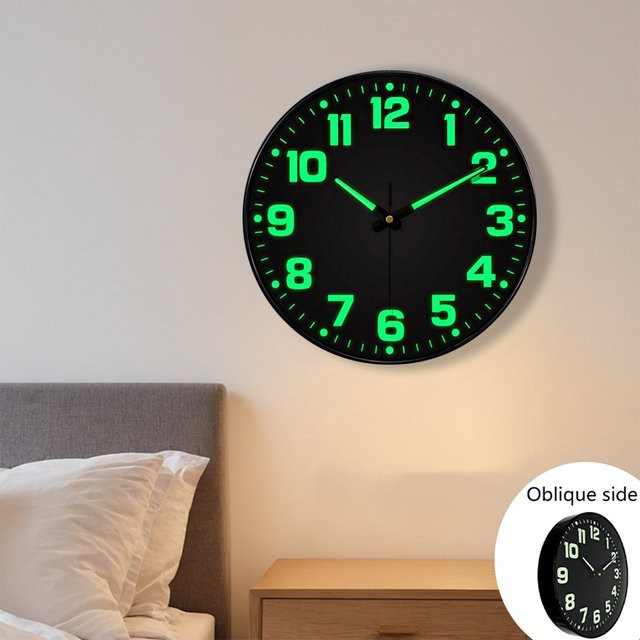 Leuchtende Wanduhr mit Digitalanzeige von p.chuang in Schwarz, 8 Zoll, geräuschloses Quarzwerk für Schlafzimmer und Wohnzimmer - Bild 1
