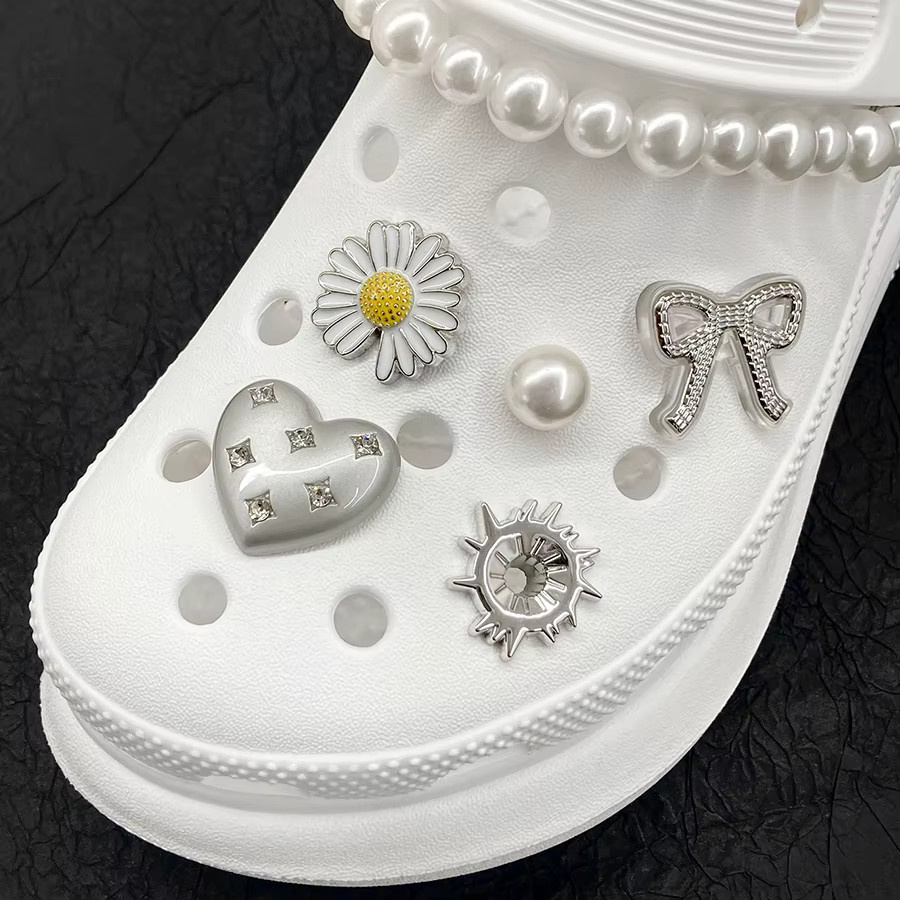 Schuh Charms Gänseblümchen Schleife, Perle, Diamant, 12 Stück - Bild 3