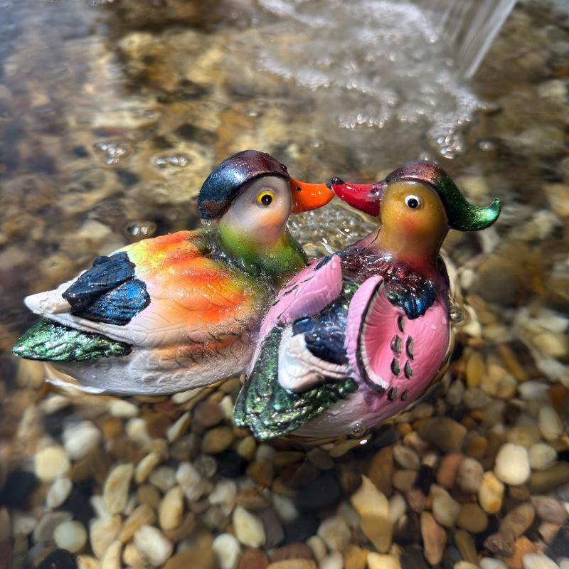 Global Finds Schwimmende Mandarin-Enten Wasserspiel für Gartenteiche - Bild 4