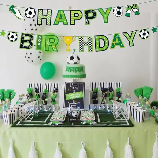 Fußball Geburtstagsdeko Set mit Ballons und Banner Girlande in Grün für Kinderpartys - Bild 1