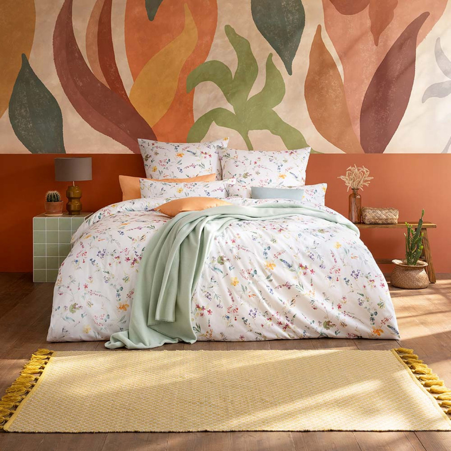 Estella Mako-Satin Bettwäsche Karin Wiesenblumen Blüten weiß, Set bestehend aus Bettbezug und Kissenbezug, B/H: 155 x 220 cm, Kissenbezug: 40 x 80 cm - Bild 1