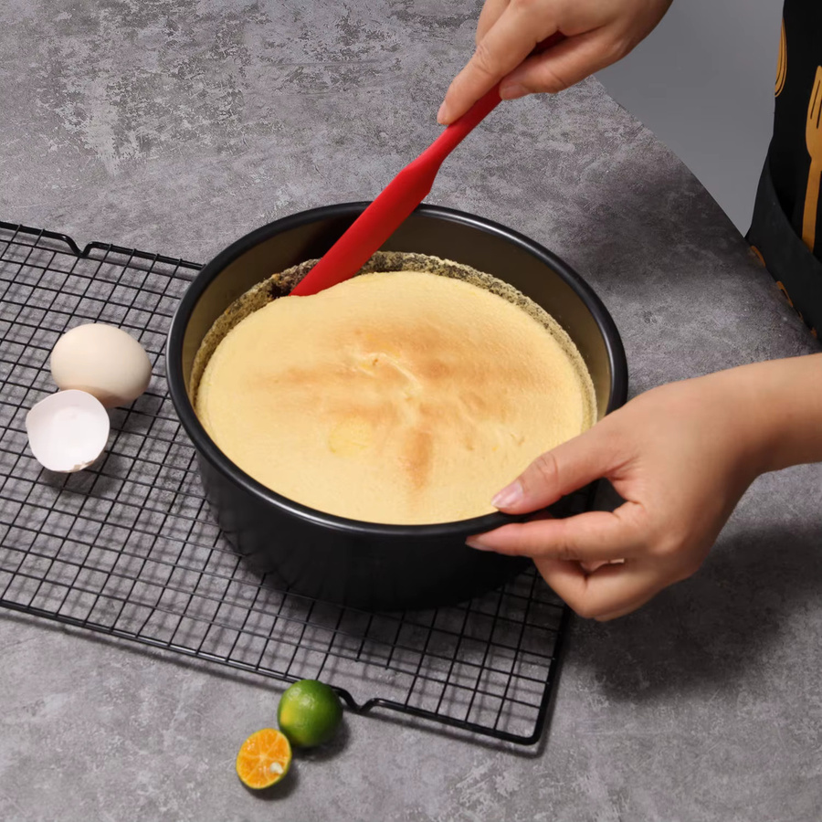 Hitzebeständiger Silikonspatel in Grün als Teigschaber und Küchenzubehör für Kuchen und Creme - Bild 4