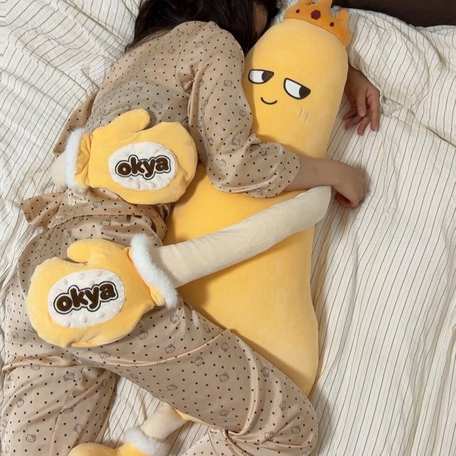 Okya Mango King Schlafplüsch Kuschelkissen in Gelb als weiches Klopfkissen und Plüschtier - Bild 1