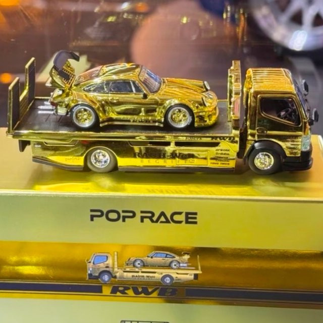 Hec Poprace Fuso 930 Rwb, Druckguss-Automodell, 1:64 - Bild 1