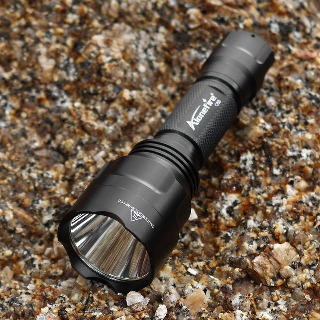 Alonefire C8 Klassische Hochleistungs-LED-Taktische Taschenlampe aus Aluminium in Schwarz - Bild 1