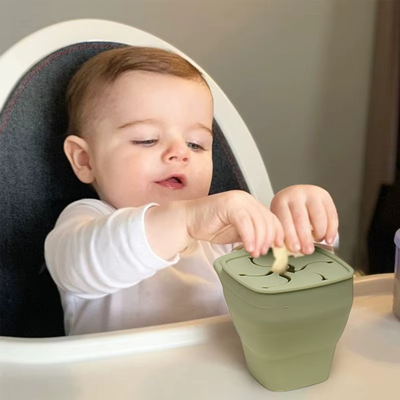 Auslaufsicherer und zusammenklappbarer Baby-Snackbecher aus Silikon für Kleinkinder mit Deckel - Bild 4