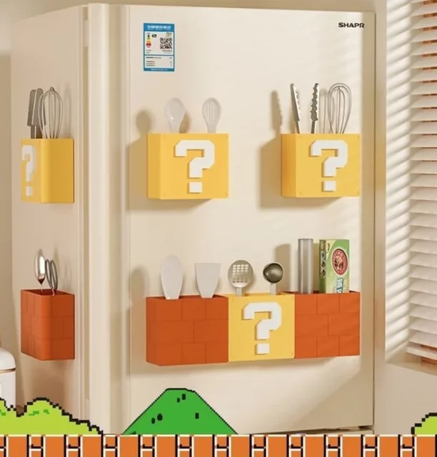 Bandai Mario Question Block Wandaufbewahrungsorganizer in Gelb aus Kunststoff - Bild 1