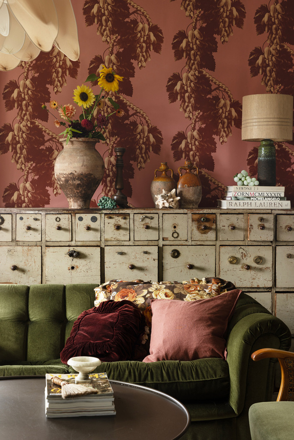 Studio Lisa Bengtsson Tapete Pink Pearl 1713 in Pink mit floralem Design und botanischem Muster aus Vlies - Bild 1