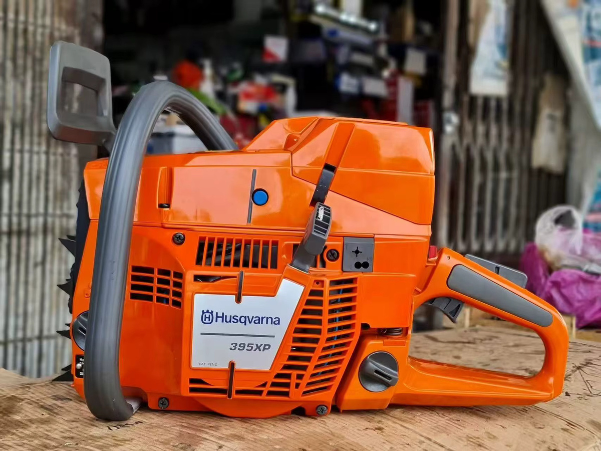 Husqvarna Kettensäge 395XP 369XP in Orange mit 5,2 kW und 24-Zoll Führungsschiene für die Baumfällung - Bild 2