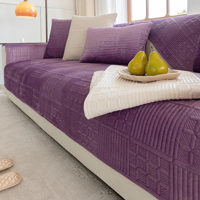 Rutschfester Samt Sofabezug in Lila mit Steppdesign, universeller Sofaüberwurf für das Wohnzimmer, B/H: 70 x 150 cm - Bild 1