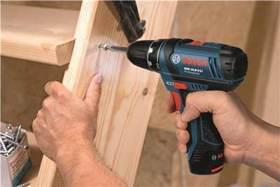 Bosch Professional Akku-Bohrschrauber GSR 12V-15 in Blau/Schwarz mit 2 Akkus und Zubehör-Set - Bild 3