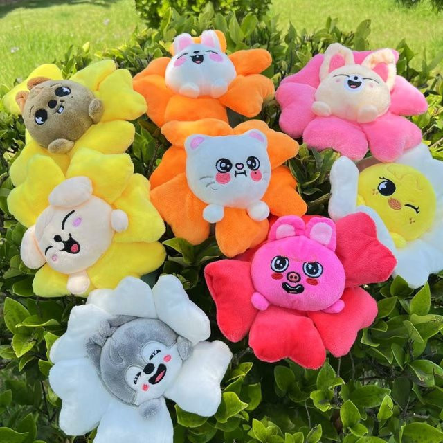 SKZOO Stray Kids Federmäppchen in Blumenform als niedliches Schreibwaren-Etui für Fans, Mehrfarbig - Bild 1
