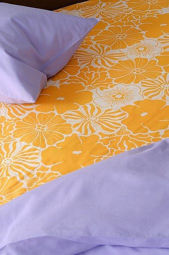 ANNA Spannbettlaken aus organischer Baumwolle mit floralem Retro-Design in Gelb und Lila, B/T: 144 x 200 cm - Bild 1