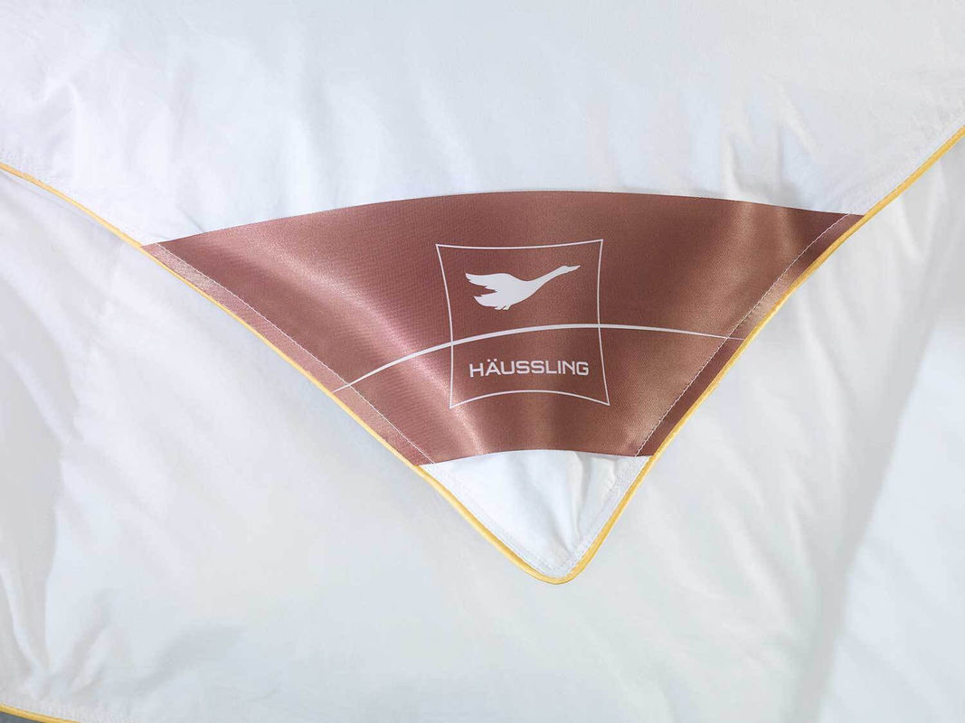 HÄUSSLING Royal Daunen-Kassettenbettdecke aus Daunen und Federn, Weiß, B/T: 200 x 200 cm - Bild 2