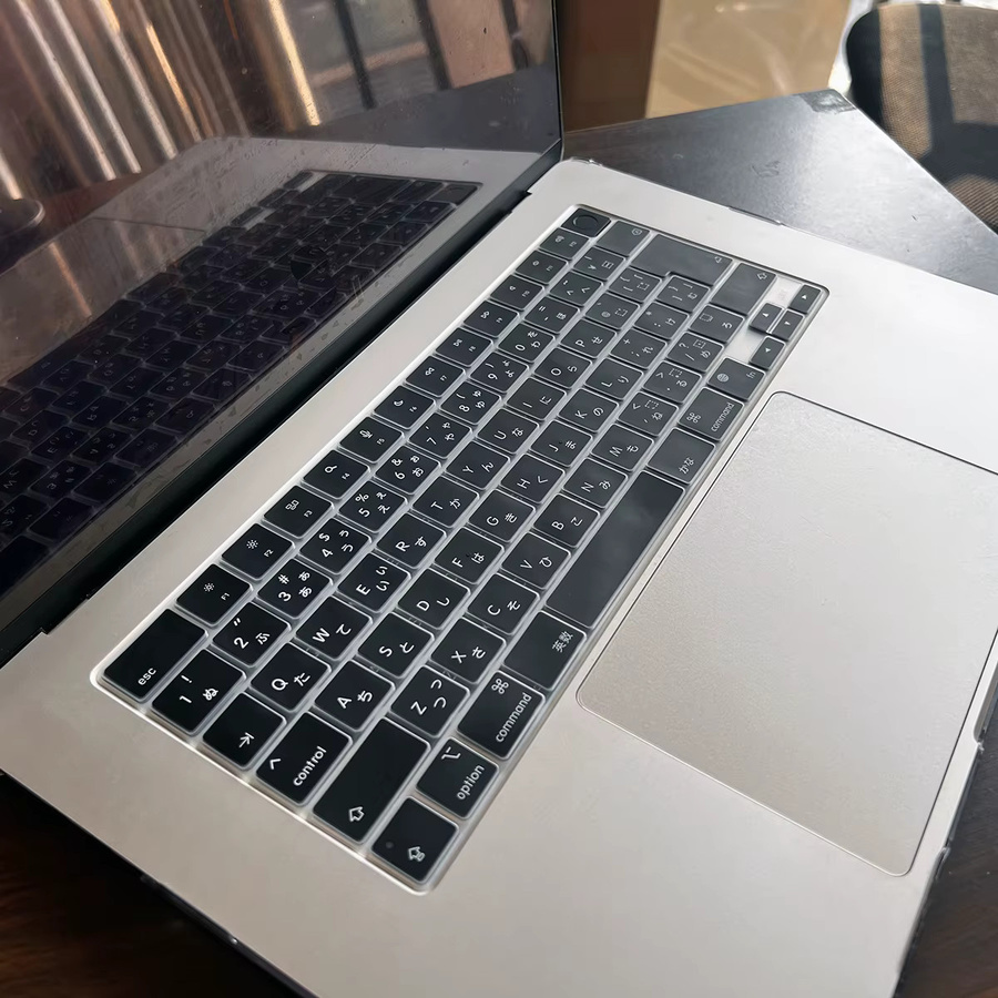 Apple Silikon Tastaturfolie in Schwarz mit japanischem Layout für MacBook Pro 14 und MacBook Air 13,6 Zoll - Bild 4