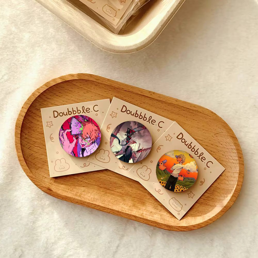Brosche Kettensäge Mann Anime Abzeichen, Runde Brosche, DIY Rucksack Kleidung - Bild 3