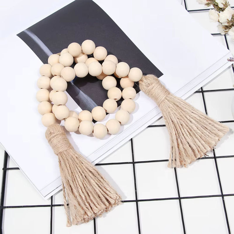 Handgefertigte Boho-Girlande aus Holzperlen und Jute-Quasten in Beige zur Wanddekoration - Bild 2