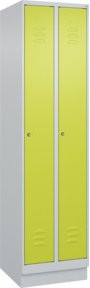 C+P Spind Classic PLUS Garderobenschrank mit Sockel, 2 Abteile, Zylinderschloss und 3 Garderobenhaken, H x B x T: 195 x 50 x 50 cm - Bild 1