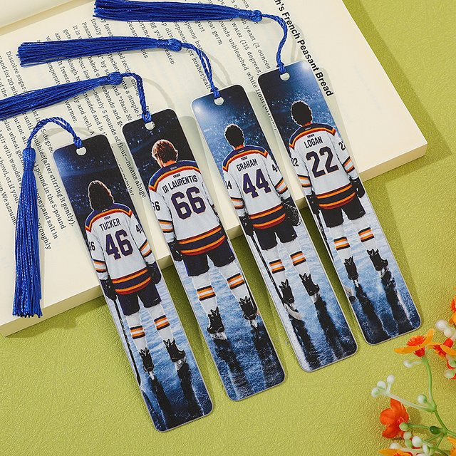 Doppelseitiges Edelstahl-Lesezeichen für Eishockey-Romance-Themen - Bild 1