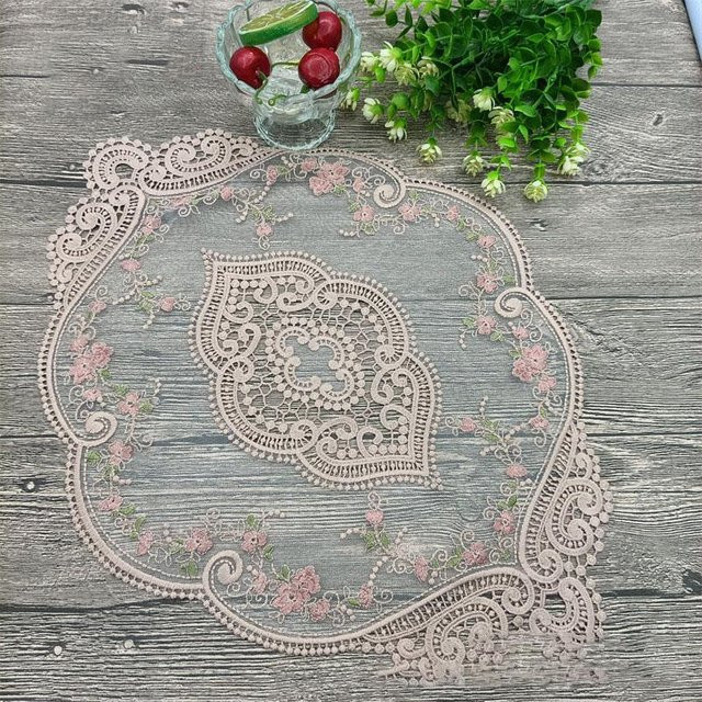 Set aus 4 handgefertigten französischen Häkeldeckchen mit floralem Spitzenmuster in Pink und Multicolour, oval, B/T: 44 x 31 cm - Bild 1